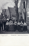 8968 Afbeelding van een groep kinderen in klederdracht in Bunschoten.